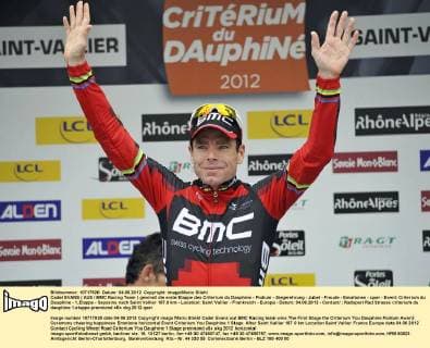 Cadel EVANS ( AUS BMC Racing Team ) gewinnt die erste Etappe des Criterium du Dauphine - Podium - Siegerehrung - Jubel - Freude - Emotionen - quer - Event: Criterium du Dauphine - 1.Etappe - Seyssins nach Saint Vallier 187.0 km - Location: Saint Vallier - Frankreich - Europa - Datum: 04.06.2012 - Contact
