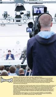 DFB Bundestrainer Joachim LÖW, LÖW Trainer, Coach, Cheftrainer, Headcoach bei der Pressekonferenz, Portrait, Porträt Einzelbild, Geste, Gestik, Mimik , DFB EM Euro 2012 am 07.06.2012 in Danzig, P O L E N, Trainingsgelände, Trainingsplatz, Europameisterschaft 2012 in P o l e n, U k r a i n e