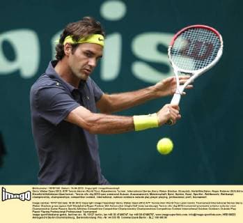 Gerry Weber Open 2012, ATP Tennis Herren World Tour, Rasentennis Turnier, International Series,Gerry Weber Stadion, Grasplatz, Halle Westfalen, Roger Federer (SUI),Aktion, Einzelbild,Halbkörper,Querformat,