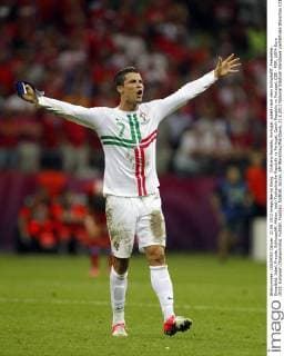 Cristiano Ronaldo, Portugal, jubelt nach dem Schlußpfiff, Freisteller, Einzelbild, Jubel, Freude, Schlusspfiff, Aktion, hoch Tschechische Republik vs Portugal, Czech Republic vs Portugal, CZE - POR, UEFA-Euro 2012, European Championship, Fußball, Fussball, football, soccer, EM Warschau Warszawa, 21.6.2012 National Stadium Warszawa