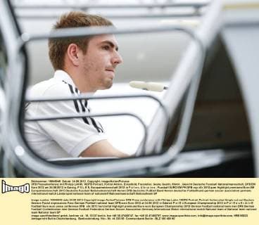 DFB Pressekonferenz mit Philipp LAHM, 16DFB Portrait, Porträt Aktion, Einzelbild, Freisteller, Geste, Gestik, Mimik , Gesicht Deutsche Fussball Nationalmannschaft, DFB EM Euro 2012 am 24.06.2012 in Danzig, P O L E N, Europameisterschaft 2012 in P o l e n, U k r a i n e