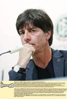 DFB Pressekonferenz: DFB Bundestrainer Joachim LOEW, LÖW Einzelbild, Geste, Gestik, Mimik , Gesicht, Deutsche Fussball Nationalmannschaft, DFB EM Euro 2012 am 26.06.2012 in Danzig, P O L E N, Europameisterschaft 2012 in P o l e n, U k r a i n e