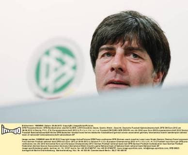 DFB Pressekonferenz: DFB Bundestrainer Joachim LOEW, LÖW Einzelbild, Geste, Gestik, Mimik , Gesicht, Deutsche Fussball Nationalmannschaft, DFB EM Euro 2012 am 26.06.2012 in Danzig, P O L E N, Europameisterschaft 2012 in P o l e n, U k r a i n e