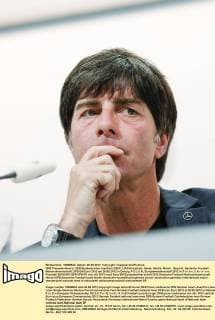DFB Pressekonferenz: DFB Bundestrainer Joachim LOEW, LÖW Einzelbild, Geste, Gestik, Mimik , Gesicht, Deutsche Fussball Nationalmannschaft, DFB EM Euro 2012 am 26.06.2012 in Danzig, P O L E N, Europameisterschaft 2012 in P o l e n, U k r a i n e