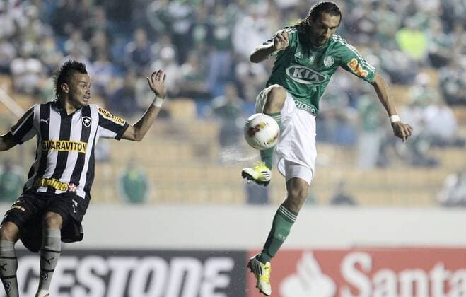 Aug. 1, 2012 - Barueri, SP, BRAZIL - Player Barcos (R), of Brazil s Palmeiras, vies for the ball with Fabio Ferreira, of Brazil s Botafogo, during a Copa Sudamericana match at Barueri Arena, next to Sao Paulo, southeastern Brazil, on August 1st, 2012. xMIGUELxSCHINCARIOLx Soccer 2012 - S. E. Palmeiras Sao Paulo (SE) - Botafogo de Futebol e Regatas Rio de Janeiro 2:0 - - ZUMAe83