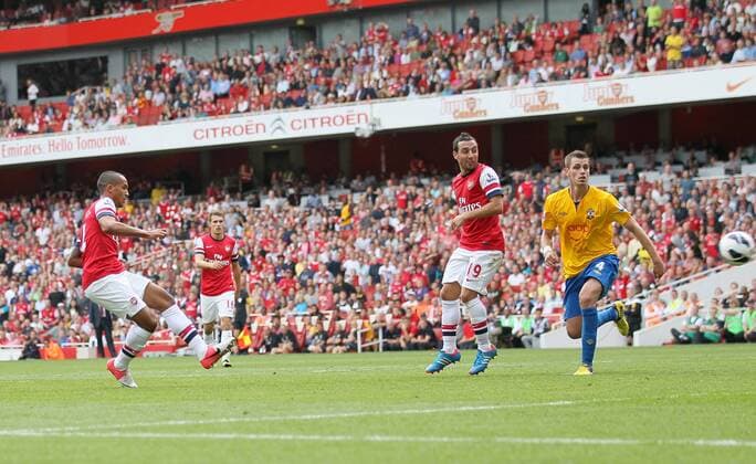 Arsenal s Theo Walcott scoring his sides sixth goal.. Football - Barclays Premier League. Arsenal FC London - Southampton FC. Emirates Stadium - 15 9 12 EDITORIAL USE ONLY. No use with unauthorised audio, video, data, fixture lists, club league logos or live services. Online in-match use limited to 120 images, no video emulation. No use in betting, games or single club league player publications.