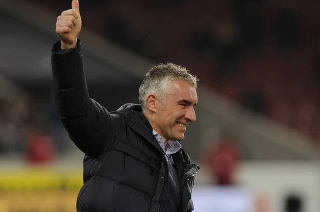Mirko SLOMKA,Trainer (Hannover96),Einzelbild,angeschnittenes Einzelmotiv,Halbfigur,halbe Figur,thumb up,Gestik,Jubel,Freude,Begeisterung,Fussball 1. Bundesliga, 11. Spieltag, VFB Stuttgart (S) - Hannover 96 (H) 2-4. Liga1,Spieltag11,Saison 2012 13,am 11.11.2012. M E R C E D E S B E N Z A R E N A.