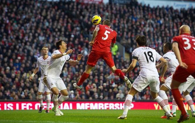 PROPAGANDA20121201 Football - soccer: Barclays Premier League, Liverpool FC - Southampton FC, Liverpool s Daniel Agger scores the first goal against Southampton during the Premiership match at Anfield. (Hinweis: Verwendung nur in Deutschland, Österreich oder Schweiz - only Germany, Austria and Switzerland) xHOCHxZWEIx xPropagandax