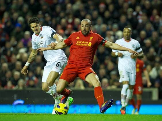 PROPAGANDA20121201 Football - soccer: Barclays Premier League, Liverpool FC - Southampton FC, Liverpool s Jose Enrique in action against Southampton during the Premiership match at Anfield. (Hinweis: Verwendung nur in Deutschland, Österreich oder Schweiz - only Germany, Austria and Switzerland) xHOCHxZWEIx xPropagandax
