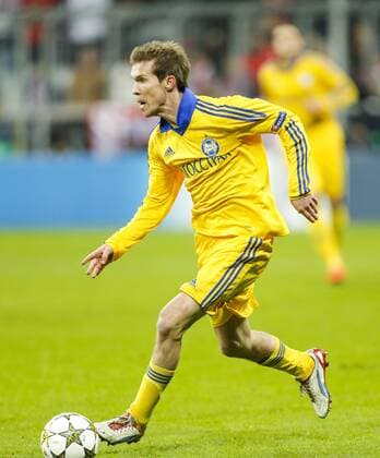Aliaksandr HLEB 15 Aktion, Einzelaktion, Einzelbild, Freisteller, mit Ball, Ganzfigur,Ballannahme Ballbehandlung, Schuss, schiesst FC BAYERN MÜNCHEN - BATE BORISOV BORISSOW ( 4 - 1 ) Fussball UEFA Champions League, Gruppenphase, Muenchen, 05.12.2012 CL Saison 2012 2013, FCB, Muenchen, Bor