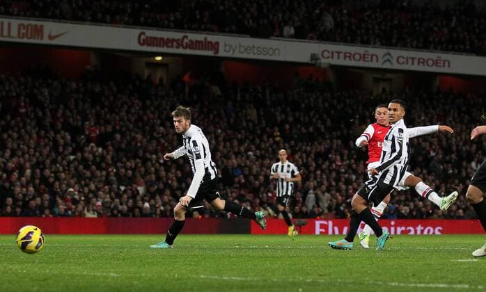 Arsenal s Alex Oxlade-Chamberlain scoring his sides second goal..- Arsenal v Newcastle United - Barclays Premier League - the Emirates Stadium, London- 29 12 12 - Picture David Klein Sportimage EDITORIAL USE ONLY. No use with unauthorised audio, video, data, fixture lists, club league logos or live services. Online in-match use limited to 120 images, no video emulation. No use in betting, games or single club league player publications.