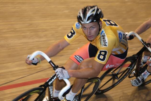 Marcel Barth, GER, Einzelbild, Dynamik, Kraft, Kurvenfahrt, quer 102. Berliner Sechstagerennen, Sechstagerennen, 6-Tagerennen, Radsport, sixdays, Hallenradsport, Radrennen, Deutschland, Germany, Berlin, 25.1.2013, Velodrom