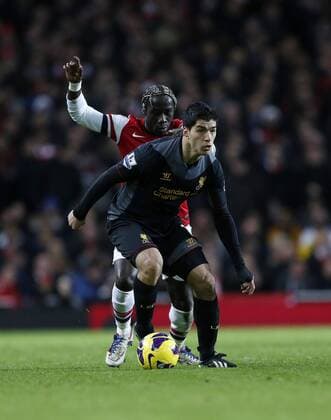 Arsenal s Bacary Sagna tussles with Liverpool s Luis Suarez.. - FC Arsenal vs FC Liverpool - Barclays Premier League - Emirates Stadium, London- 30 01 13 - EDITORIAL USE ONLY. No use with unauthorised audio, video, data, fixture lists, club league logos or live services. Online in-match use limited to 120 images, no video emulation. No use in betting, games or single club league player publications.