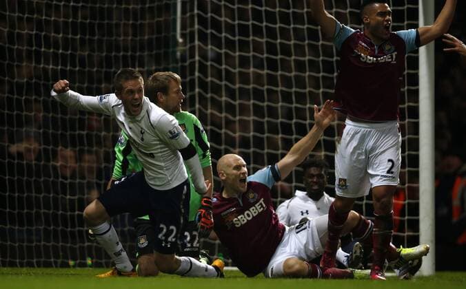 LONDON, Gylfi Sigurdsson (1st L) of Tottenham Hotspur celebrates for his goal during the Barclays Premier League match between West Ham United and Tottenham Hotspur at the Boleyn Ground, Upton Park, in London, Britain on February 25, 2013. Tottenham Hotspur won 3-2 and lift into third in the table. (Xinhua Wang Lili) FOR EDITORIAL USE ONLY. NOT FOR SALE FOR MARKETING OR ADVERTISING CAMPAIGNS. NO USE WITH UNAUTHORIZED AUDIO, VIDEO, DATA, FIXTURE LISTS, CLUB LEAGUE LOGOS OR LIVE SERVICES. ONLINE IN-MATCH USE LIMITED TO 45 IMAGES, NO VIDEO EMULATION. NO USE IN BETTING, GAMES OR SINGLE CLUB LEAGUE PLAYER PUBLICATIONS. BRITAIN-LONDON-SOCCER-PREMIER LEAGUE-TOTTENHAM HOTSPUR VS WEST HAM UTD