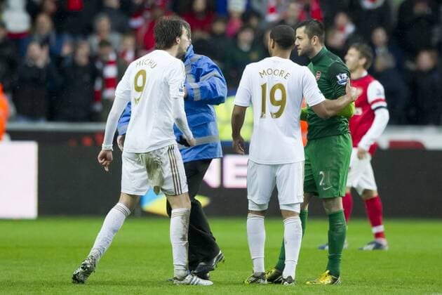 Football - 2012 2013 Premier League - Swansea City vs. Arsenal FC London 0:2 - stewards break up a conversation between luke , moore michu and lukasz fabianski after the game.