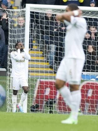 Football - 2012 2013 Premier League - Swansea City vs Tottenham Hotspur: nathan dyer with hands on head stater missing a chance at goal