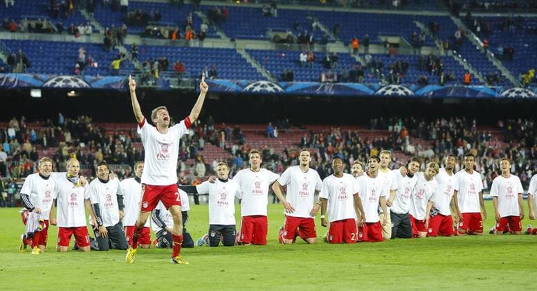 Thomas Müller Mueller (Bayern 25) singt, die Mannschaft tanzt, Jubel, Freude, Emotionen, Feiern, Lachen, jubelt, freuen, reisst die Arme hoch, ballt die Faust FC BARCELONA - FC BAYERN MÜNCHEN ( 0- 3) Fussball UEFA Champions League, Halbfinale Rückspiel, Barcelona, 01.05.2013 CL Saison 2012 2013, FCB, BARCA