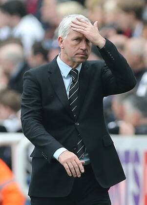 Football - English Premiership - Newcastle v Arsenal Alan Pardew of Newcastle put a hand on his head during the Newcastle v Arsenal, Barclay s Premier League football match at St James Park, Newcastle. Colorsport 19th May 2013