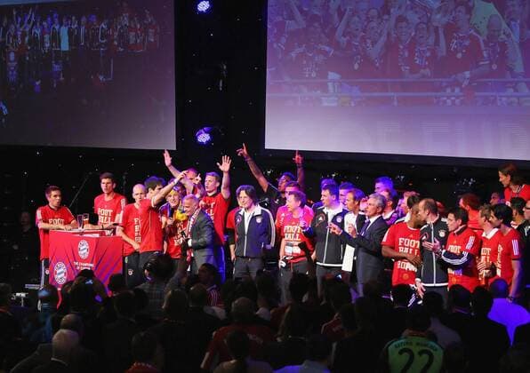 Trainer Cheftrainer Jupp HEYNCKES (FCB), Bastian Schweinsteiger (Bayern 31), Philipp Lahm (Bayern 21), Arjen ROBBEN, 10 FCB, Frank Ribery (Bayern 7) Fussball UEFA Champions League, Finale, beim Champions League Finale Bankett im Grosvenor House CL Saison 2012 2013, FCB, München, BVB FC BAYERN MÜNCHEN - BORUSSIA DORTMUND (2 -1 )