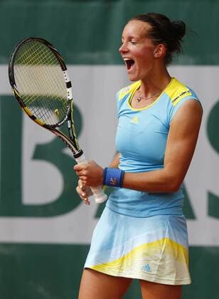 French Open 2013, Roland Garros,Paris,ITF Grand Slam Tennis Tournament,Dinah Pfizenmaier (GER) freut sich über einen Punkt,Freude, Emotion,Einzelbild,Halbkörper,Hochformat,