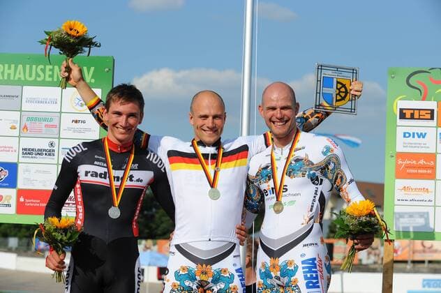 Deutsche Bahnrad-Meisterschaft 2013,10.-14.07.2013,Oberhausen-Rheinhausen 1000 m Zeitfahren Elite Männer, Mitte: 1.Deutscher Meister, 1000 m Zeitfahren Elite Männer, Maximilian Levy,Team Erdgas 2012, Links : 2.Deutscher Meister Lucas Liss, rad-net ROSE Team, Rechts: 3..Deutscher Meister, Sascha Hübner,Team Erdgas 2012, - ksp