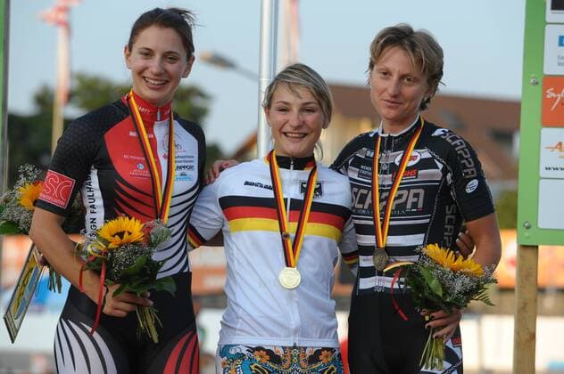 Deutsche Bahnrad-Meisterschaft 2013,10.-14.07.2013,Oberhausen-Rheinhausen, Keirin Elite Frauen, Mitte: 1.Deutsche Meisterin, Keirin Elite Frauen, Kristina Vogel, Team Erdgas 2012, links : 2.Deutsche Meisterin Miriam Welte , RSC Kaiserslautern Kristina Vogel, Team Erdgas 2012, rechts: 3.Deutsche Meisterin, Daniela Gass VC Gippingen - ksp