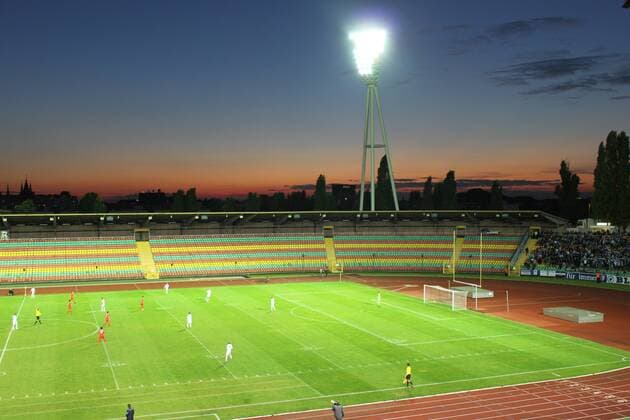 Berlin, Fußball, GER, 1.FC Union II - 1.FC Magdeburg, NOFV Regionalliga Nordost, 2012 2013, 2012 2013, Fans, Zuschauer, Friedrich-Ludwig-Jahn-Sportpark, Flutlicht Regionalligaspiel im Berliner Jahnsportpark