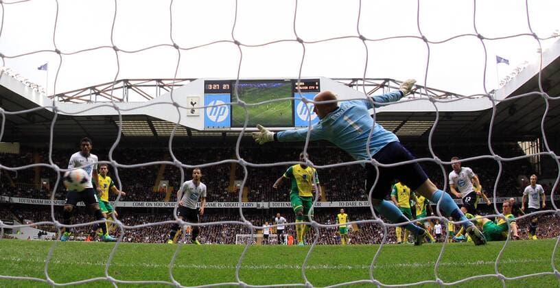 Tottenham Hotspur v Norwich City . . London, UK . . 14.09.2013 Gylfi Sigurdsson (TH) scores a goal for Spurs. 1-0