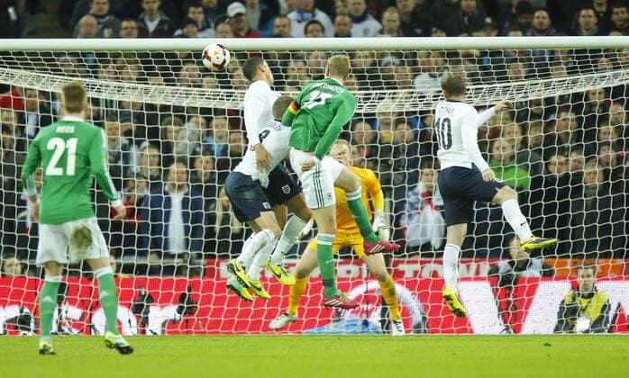 Per MERTESACKER, Nr. 17 DFB Torschuss, schiesst das Tor zum 0-1 ENGLAND - DEUTSCHLAND Deutsche Fussball Nationalmannschaft DFB, am 19.11.2013 in London, GBR Freundschaftsspiel