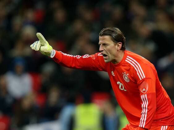 Roman Weidenfeller (GER) gibt Anweisungen . England-Deutschland . Fussball-Länderspiel 2013, Freundschaftsspiel . London, GBR, 19.11.2013 ,