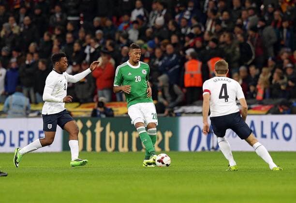 19.11.2013, xovx, Fussball Freundschaftsspiel England - Deutschland, v.l. Thomas Tom Cleverley (England), Jerome Boateng (Deutschland), Steven Gerrard (England), Aktion.