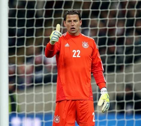 Roman Weidenfeller (GER) gibt Anweisungen . England-Deutschland . Fussball-Länderspiel 2013, Freundschaftsspiel . London, GBR, 15.11.2013 ,
