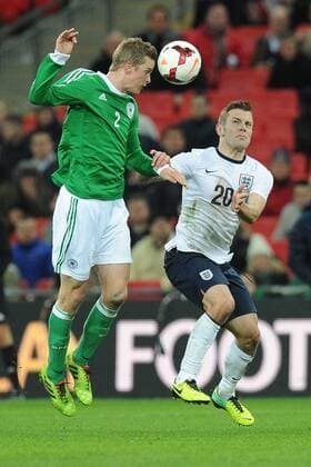 Fußball Länderspiel England - Deutschland am 19.11.2013 im Wembley-Stadion in London Sven Bender ( Deutschland ), links - Jack Wilshere ( England ), rechts
