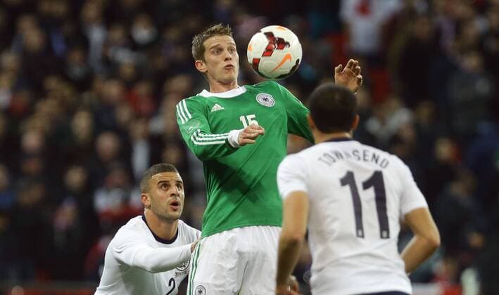 London , Fußball Länderspiel England vs. Deutschland von links: Kyle Walker ( ENG ) Lars bender ( GER ) Andros Townsend ( ENG )