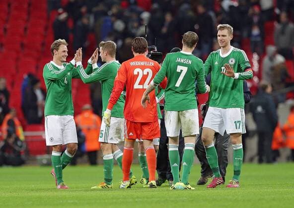 19.11.2013, xovx, Fussball Freundschaftsspiel England - Deutschland, v.l. Jubel bei Benedikt Höwedes (Deutschland), Lars Bender (Deutschland), Roman Weidenfeller (Deutschland), Marcell Jansen (Deutschland) und Per Mertesacker (Deutschland) nach dem 1:0 Sieg in London, Freisteller.