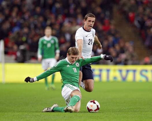 19.11.2013, xovx, Fussball Freundschaftsspiel England - Deutschland, v.l. Toni Kroos (Deutschland), Jordan Henderson (England), Aktion.