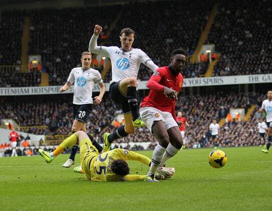 Tottenham s Hugo Lloris bring down Manchester United s Danny Welbeck for a penalty Tottenham Hotspur v Manchester United - Premier League - White Hart Lane - London - 01 12 2013 - Pic David Klein Sportimage EDITORIAL USE ONLY. No use with unauthorised audio, video, data, fixture lists, club league logos or live services. Online in-match use limited to 120 images, no video emulation. No use in betting, games or single club league player publications.