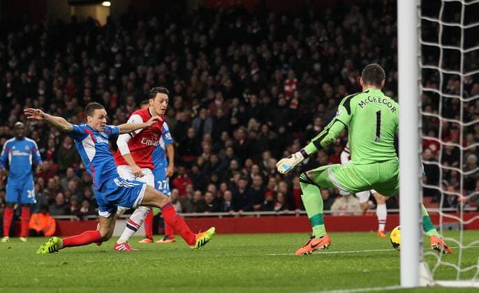 Arsenal s Mesut Özil scoring his sides second goal - Arsenal FC v Hull City Tigers - Premier League - Emirates Stadium - London - 04 12 2013 - Pic DavidxKlein Sportimage EDITORIAL USE ONLY. No use with unauthorised audio, video, data, fixture lists, club league logos or live services. Online in-match use limited to 120 images, no video emulation. No use in betting, games or single club league player publications.