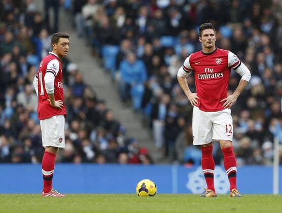 Arsenal s Mesut Ozil and Olivier Giroud look on dejected after going 2-1 down Manchester City vs Arsenal - Premier League - Etihad Stadium - Manchester - England - 14 12 2013 - Pic David Klein Sportimage EDITORIAL USE ONLY. No use with unauthorised audio, video, data, fixture lists, club league logos or live services. Online in-match use limited to 120 images, no video emulation. No use in betting, games or single club league player publications.