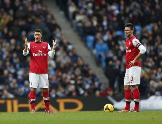 Arsenal s Mesut Ozil and Olivier Giroud look on dejected after going 2-1 down Manchester City vs Arsenal - Premier League - Etihad Stadium - Manchester - England - 14 12 2013 - Pic David Klein Sportimage EDITORIAL USE ONLY. No use with unauthorised audio, video, data, fixture lists, club league logos or live services. Online in-match use limited to 120 images, no video emulation. No use in betting, games or single club league player publications.