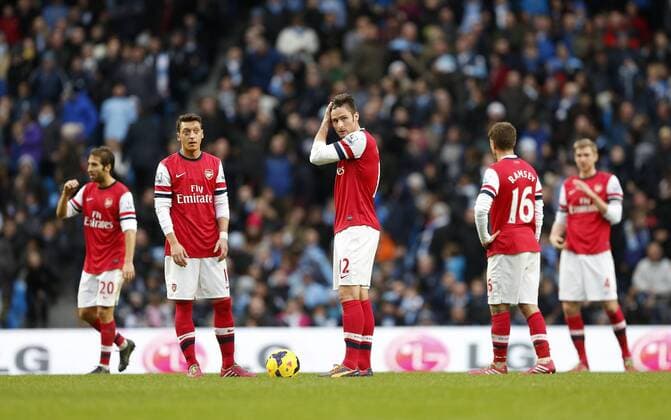 Arsenal s Mesut Ozil and Olivier Giroud look on dejected after going 5-2 down Manchester City vs Arsenal - Premier League - Etihad Stadium - Manchester - England - 14 12 2013 - Pic David Klein Sportimage EDITORIAL USE ONLY. No use with unauthorised audio, video, data, fixture lists, club league logos or live services. Online in-match use limited to 120 images, no video emulation. No use in betting, games or single club league player publications.