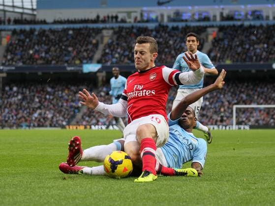Manchester City s Fernandinho tussles with Arsenal s Jack Wilshere Manchester City vs Arsenal - Premier League - Etihad Stadium - Manchester - England - 14 12 2013 - Pic David Klein Sportimage EDITORIAL USE ONLY. No use with unauthorised audio, video, data, fixture lists, club league logos or live services. Online in-match use limited to 120 images, no video emulation. No use in betting, games or single club league player publications.