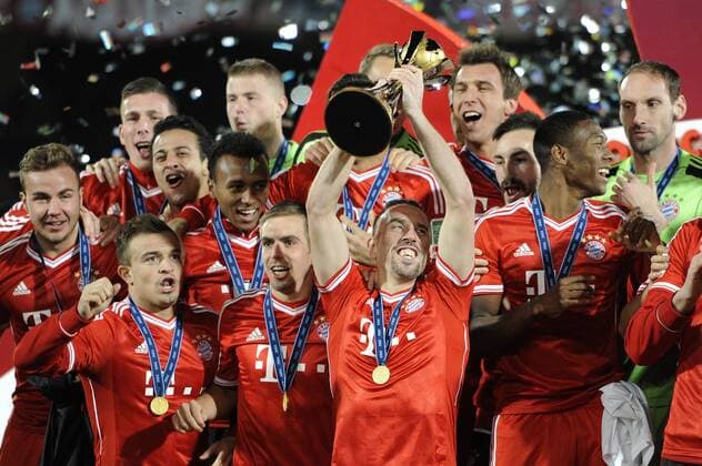 Franck RIBERY (Bayern München) mit Pokal,Siegerehrung,Trophäe,Pokal,Victory ceremony.Team ,Mannschaft feiert den Sieg, Jubel, Freude, Begeisterung, winner, Teamfoto, Gruppenfoto,Mannschaft,Mannschaftsfoto, -- FC Bayern München - Fussball FIFA Klub WM 2013 Finale am 21.12.2013 in Marrakesch Marokko.
