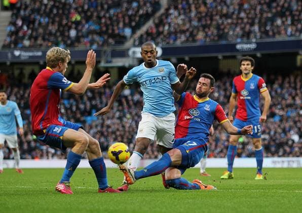 Manchester City s Fernandinho tussles with Crystal Palace s Jonathan Parr and Damien Delaney Manchester City vs Crystal Palace - Premier League - Etihad Stadium - Manchester - England - 28 12 2013 - Pic David Klein Sportimage EDITORIAL USE ONLY. No use with unauthorised audio, video, data, fixture lists, club league logos or live services. Online in-match use limited to 120 images, no video emulation. No use in betting, games or single club league player publications.