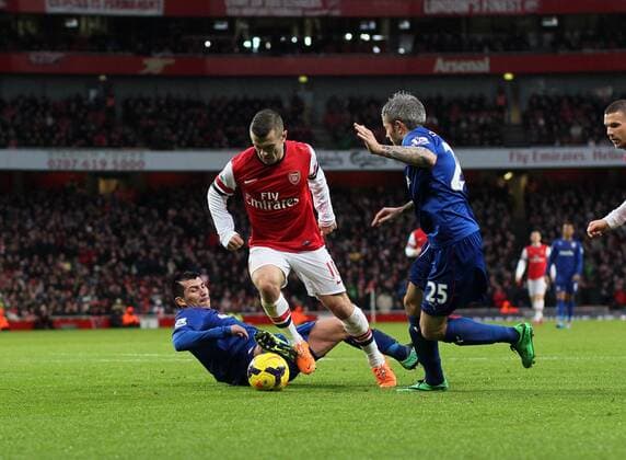 Arsenal s Jack Wilshere gets caught by Cardiff s Gary Medel but no penalty is given Arsenal vs Cardiff - Premier League - Emirates Stadium- London - England - 01 01 2014 - Pic David Klein Sportimage EDITORIAL USE ONLY. No use with unauthorised audio, video, data, fixture lists, club league logos or live services. Online in-match use limited to 120 images, no video emulation. No use in betting, games or single club league player publications.