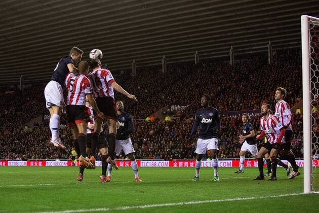 Nemanja Vidic of Manchester United scores the equalising goal - AFC Sunderland vs. Manchester United (ManU) - Capital One Cup SemiFinal First Leg - Stadium of Light - Sunderland - 07 01 2014 EDITORIAL USE ONLY. No use with unauthorised audio, video, data, fixture lists, club league logos or live services. Online in-match use limited to 120 images, no video emulation. No use in betting, games or single club league player publications.