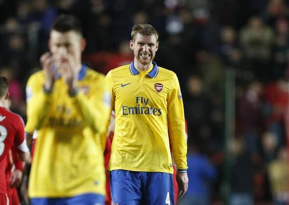 Arsenal s Per Mertesacker looks on dejected at the final whistle Southampton vs Arsenal - Barclays Premier League - St Mary s Stadium - Southampton - England - 28 01 2014 - Pic David Klein Sportimage EDITORIAL USE ONLY. No use with unauthorised audio, video, data, fixture lists, club league logos or live services. Online in-match use limited to 120 images, no video emulation. No use in betting, games or single club league player publications.