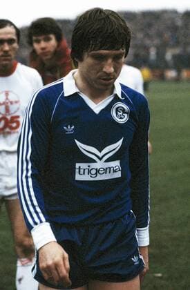Halbzeitpause, Abgang, Klaus Fischer (S04), Fussball, Bundesliga, 1980 1981, FC Bayer 05 Uerdingen gegen FC Schalke 04 1:3 Fussball, Bundesliga, 1980 1981, Grotenburg-Stadion, FC Bayer 05 Uerdingen gegen FC Schalke 04 1:3, Halbzeitpause, Abgang, Klaus Fischer (S04), football, Bundesliga, 1980 1981, Grotenburg Stadium, FC Bayer 05 Uerdingen versus FC Schalke 04 1:3, halftime break, leaving, Klaus Fischer (S04)