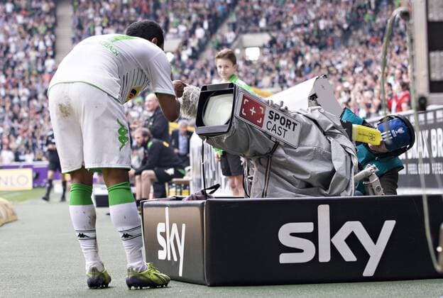 Mönchengladbach, 30.03.2014, Borussia Park Torjubel: Raffael (BMG) mit sky Fersehkamera VfL Borussia Mönchengladbach - Hamburger SV mm