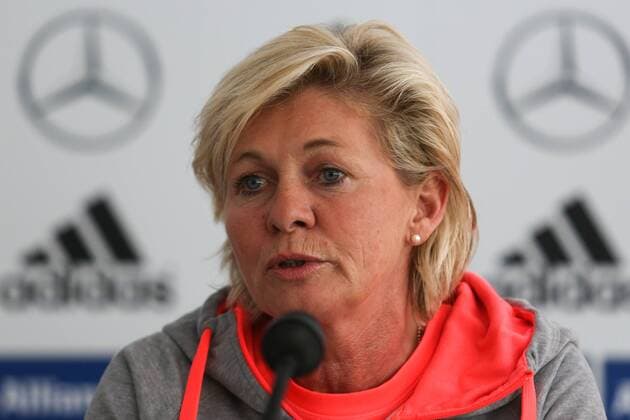 Fussball, Deutsche Frauenfußball-Nationalmannschaft, Pressekonferenz, Silvia Neid (Trainerin, Deutschland), Porträt, Portrait, Einzelbild, nachdenklich, reden, sprechen, spricht, redet, xozx